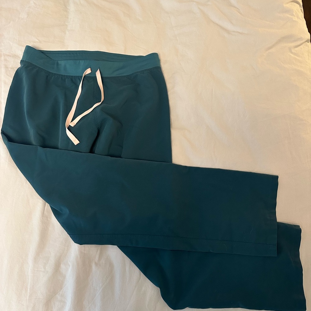 Figs Livingston scrub pants. Size medium, tall in Caribbean blue